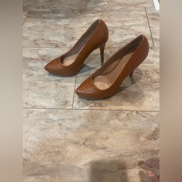 Pumps - Picture 1 of 5